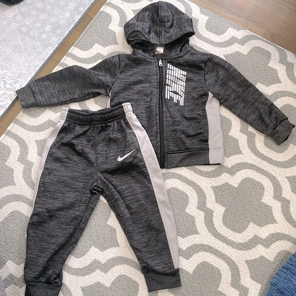 Nike dri-fit grey Tracksuit set 24m - euc - Picture 1 of 5